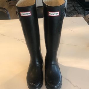 HUNTER Tall Boots. Women’s size 5. Excellent used condition- rarely worn.